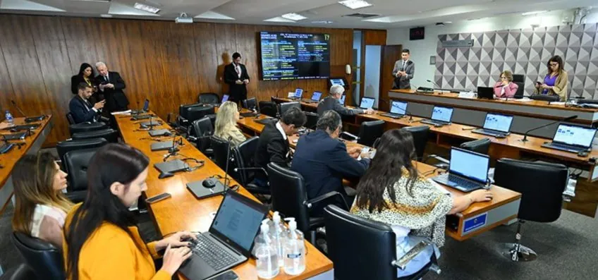 CDH acata sugestão que proíbe obrigatoriedade de vacinação contra covid