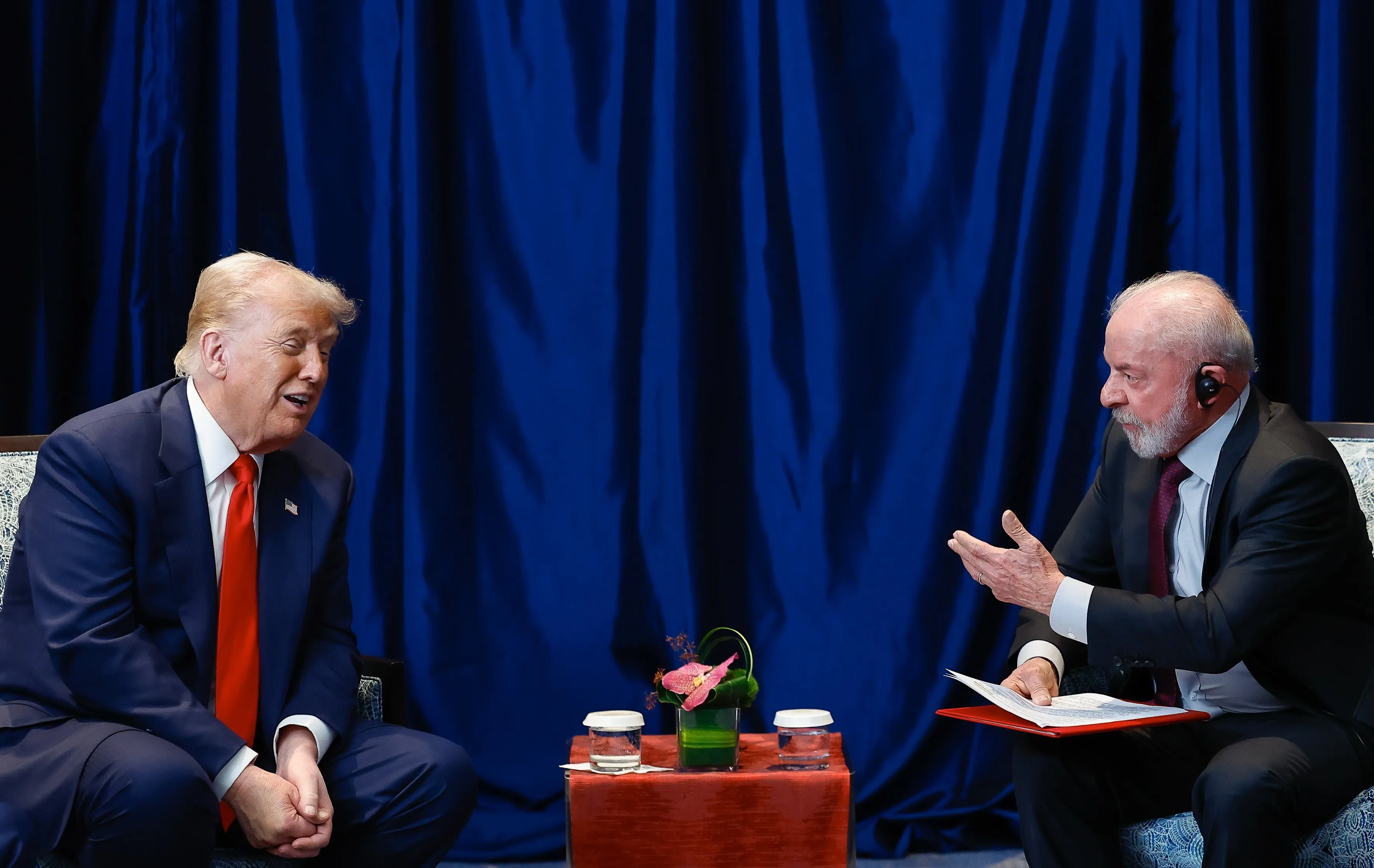 Lula chega à Embaixada brasileira em Washington, na véspera do encontro com Trump