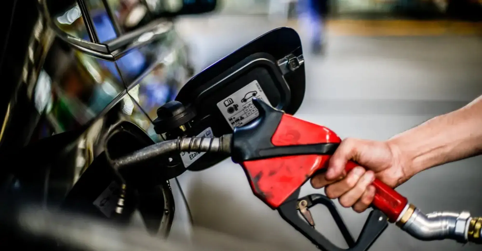 Governo publica decreto que fixa em R$ 0,44 subsídio por litro da gasolina