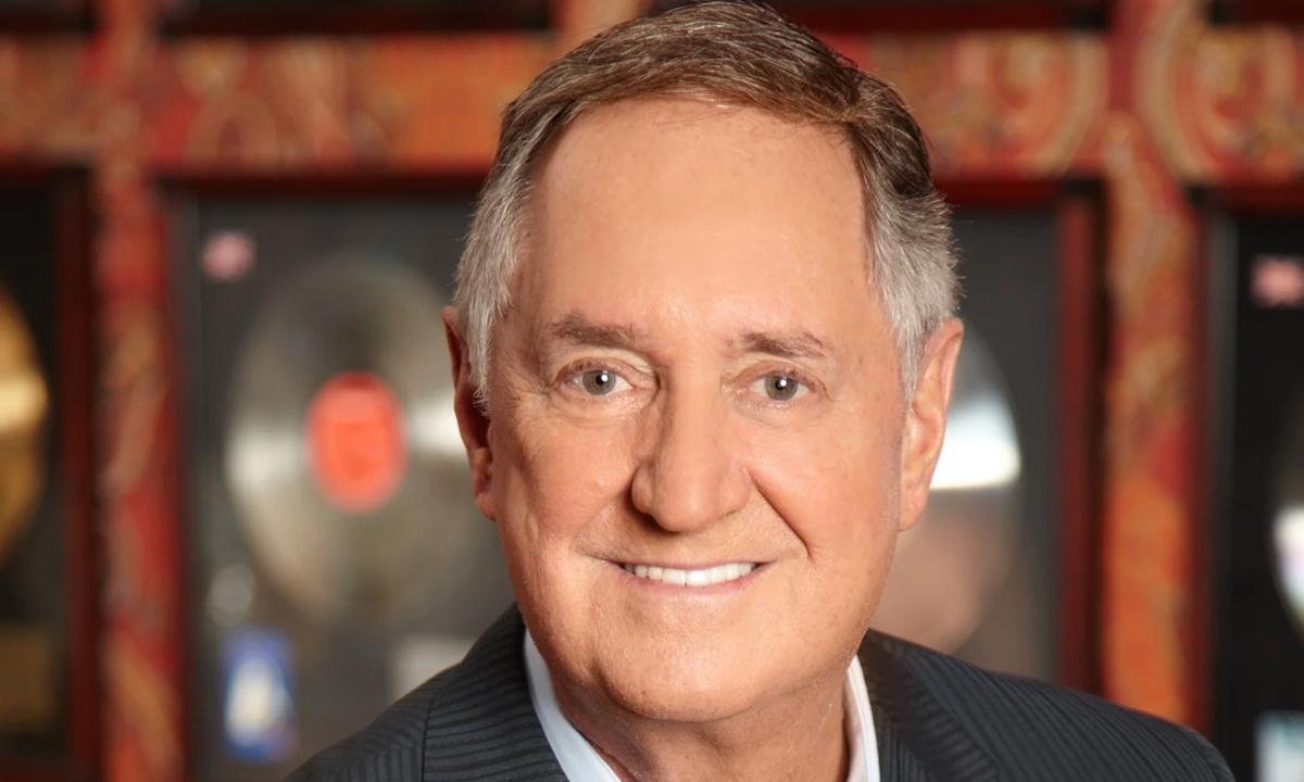 Neil Sedaka, astro da música norte-americana, morre nos EUA