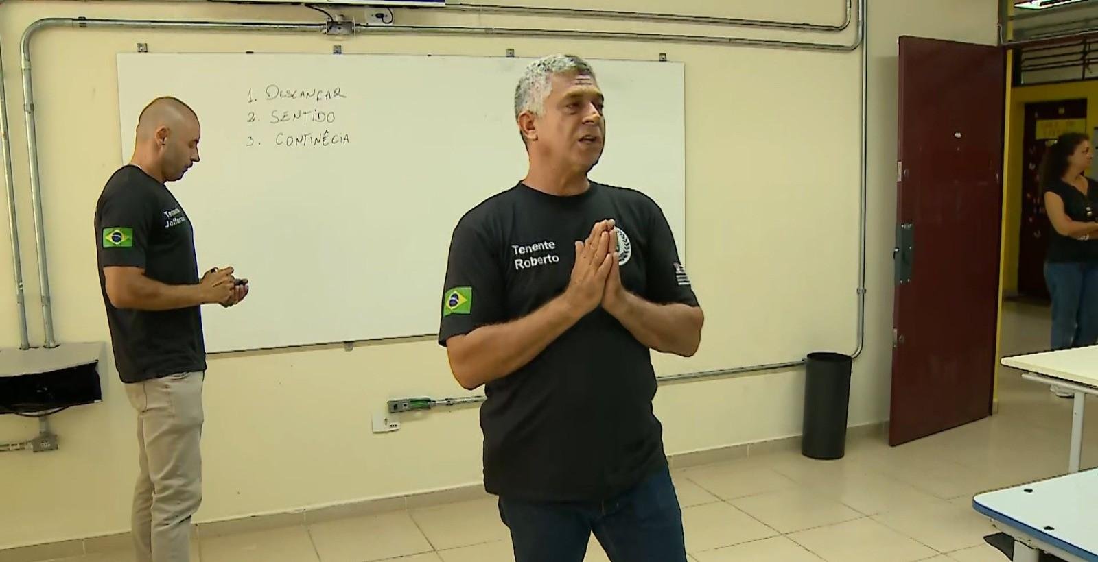 Escolas cívico-militares em SP têm erros de português em Caçapava | G1