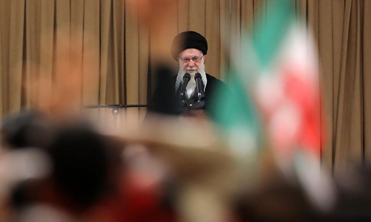Khamenei diz que EUA quer “devorar” Irã e prevê conflito regional