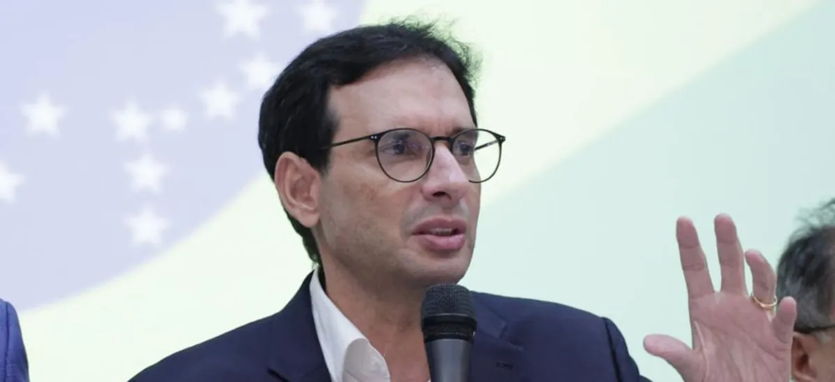Jornada de 40 horas semanais deve ser calculada por média mensal, diz relator da PEC do fim da 6x1