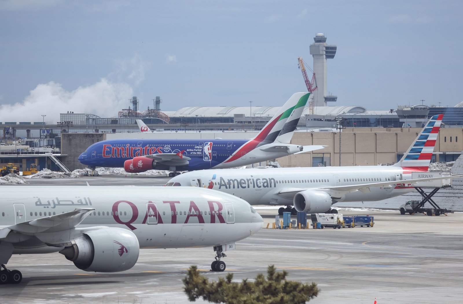 No maior caos aéreo desde a pandemia, mais de 7 mil voos são cancelados em 3 dias; ações de aéreas despencam