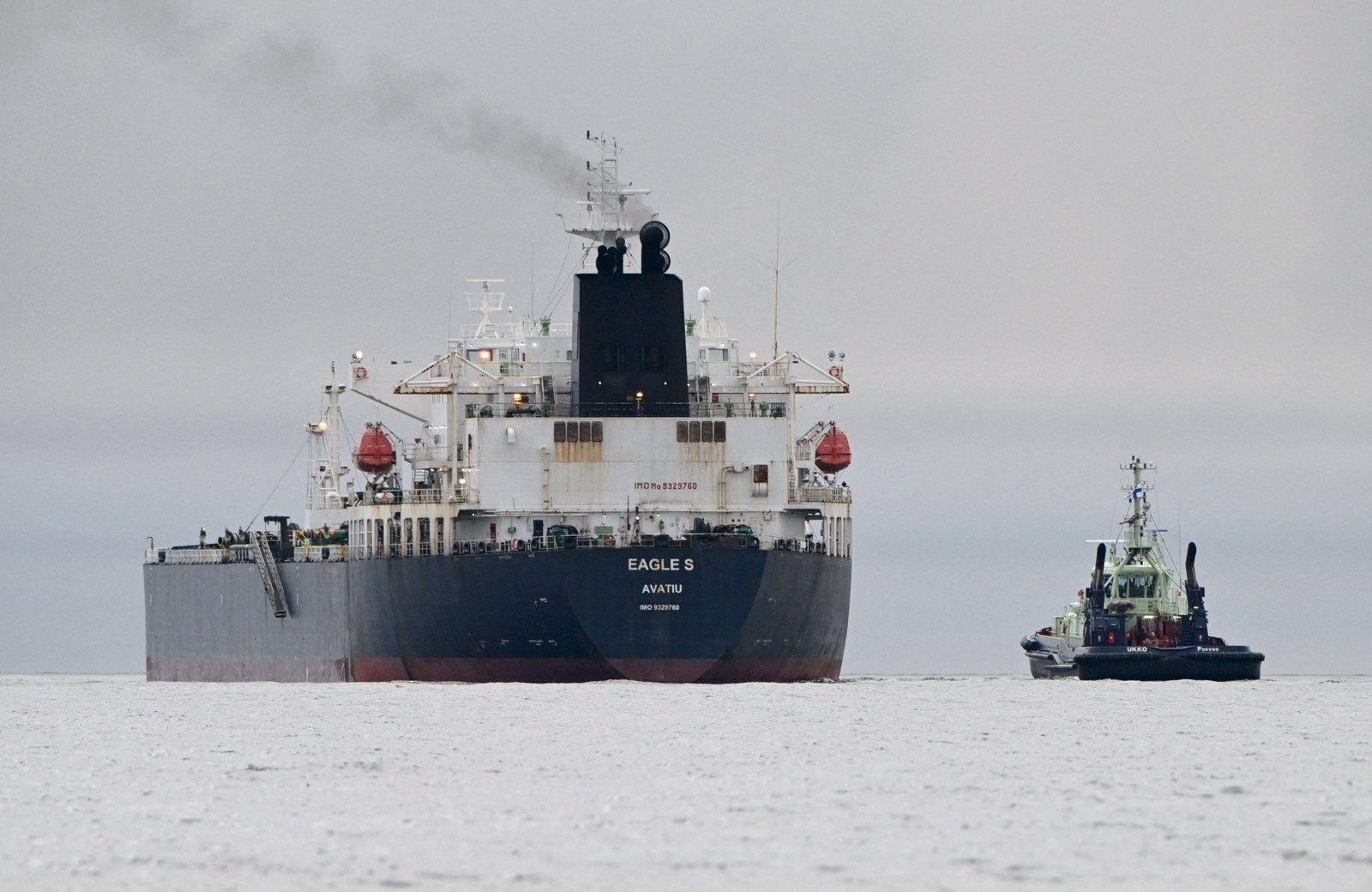 Cerca de 800 navios da 'frota fantasma' russa circulam pelo mundo, segundo EUA