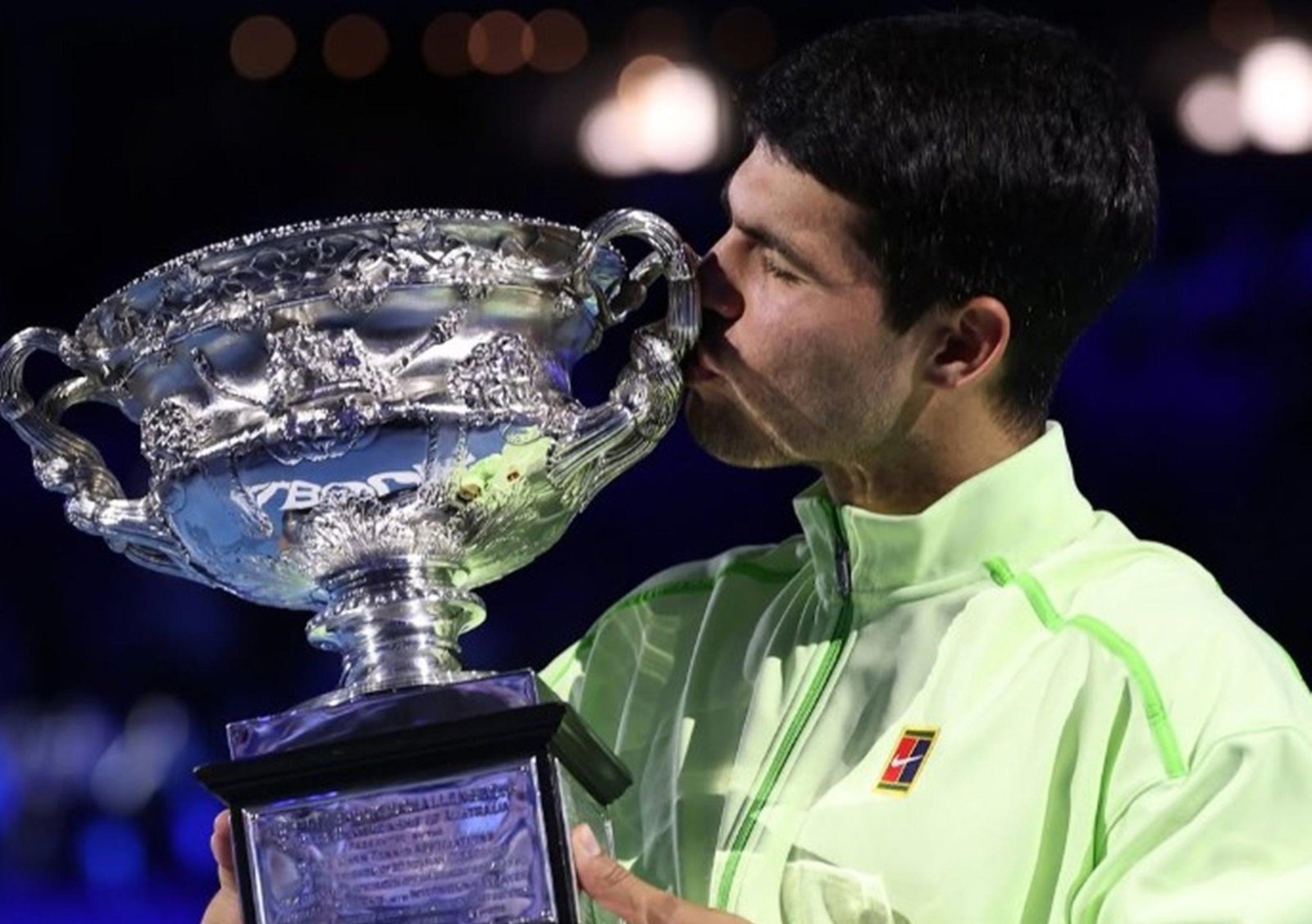 Alcaraz bate Djokovic no Austrália Open e alcança feito histórico