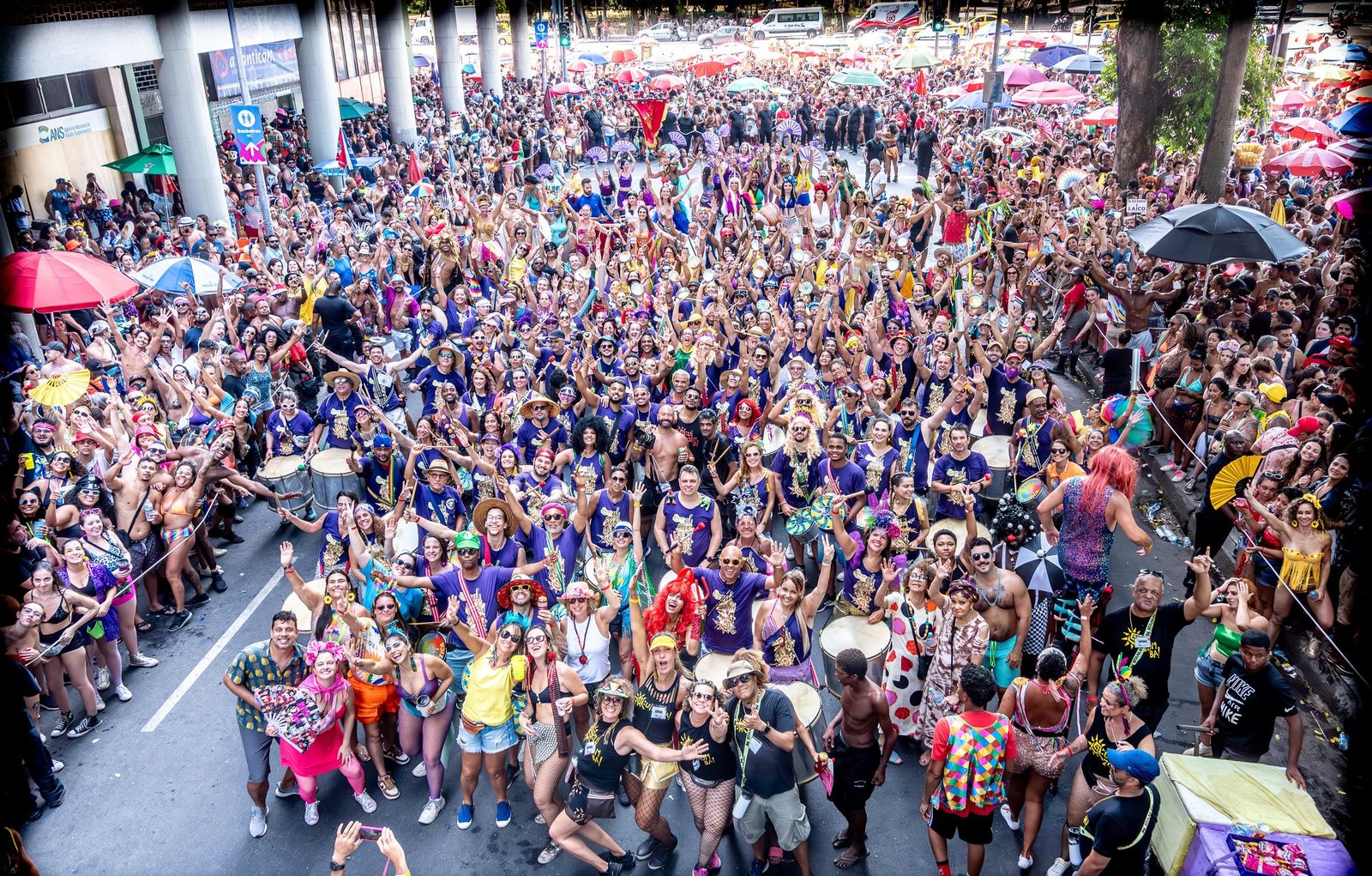 Grandes blocos do Rio se unem ao levante 'Mulheres Vivas' no combate contra o feminicídio