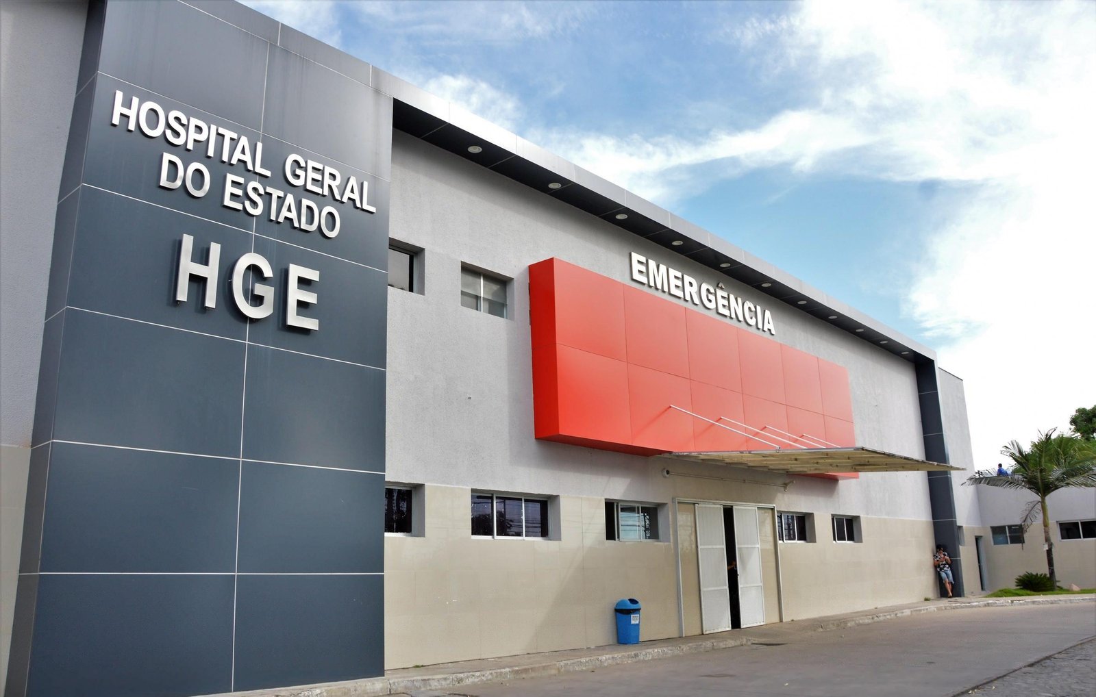 Homem é preso após empurrar mulher de carro em Rio Largo | G1