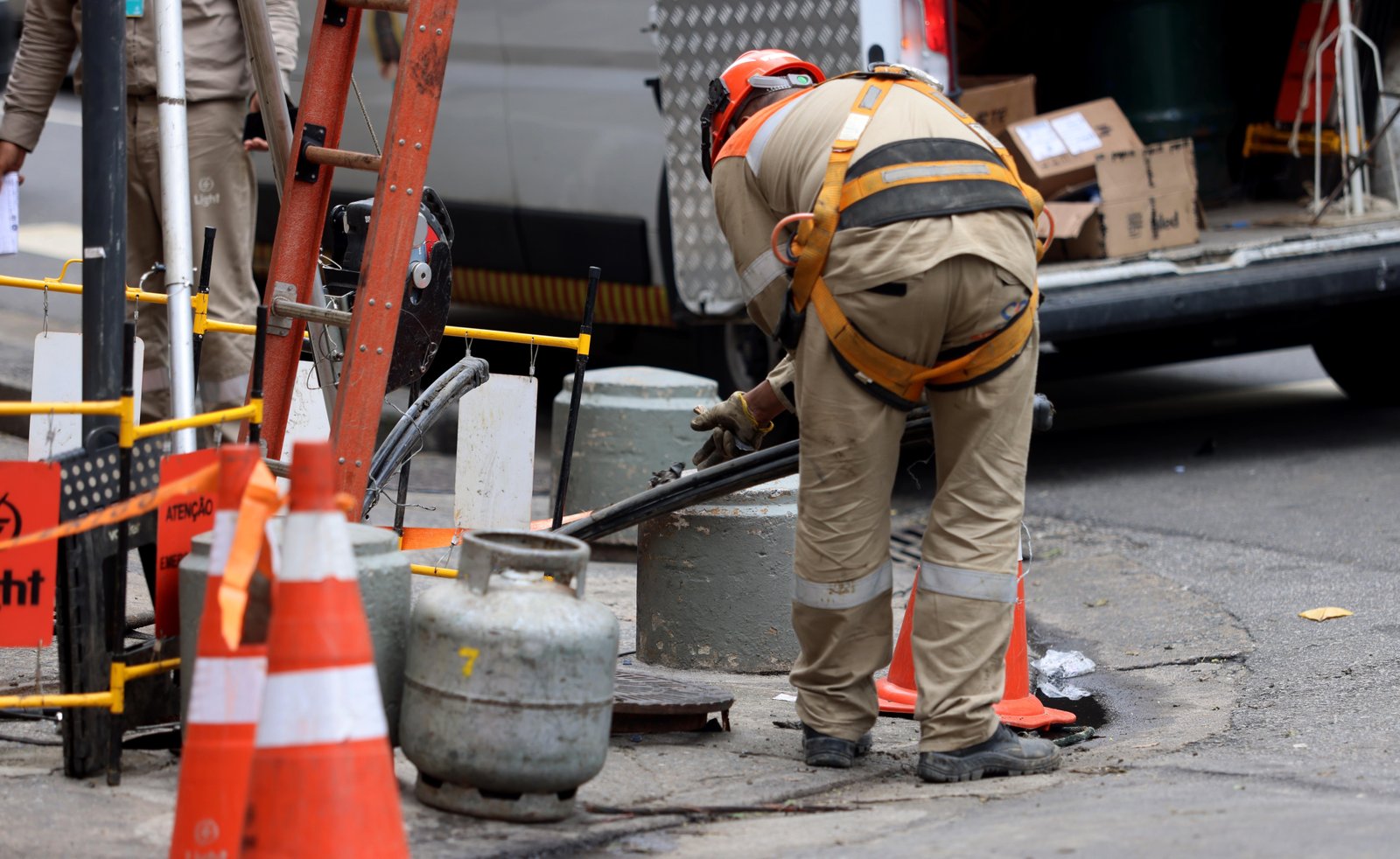 Apagão nas zonas Sudoeste e Sul do Rio foi causado por linha de pipa, diz Light