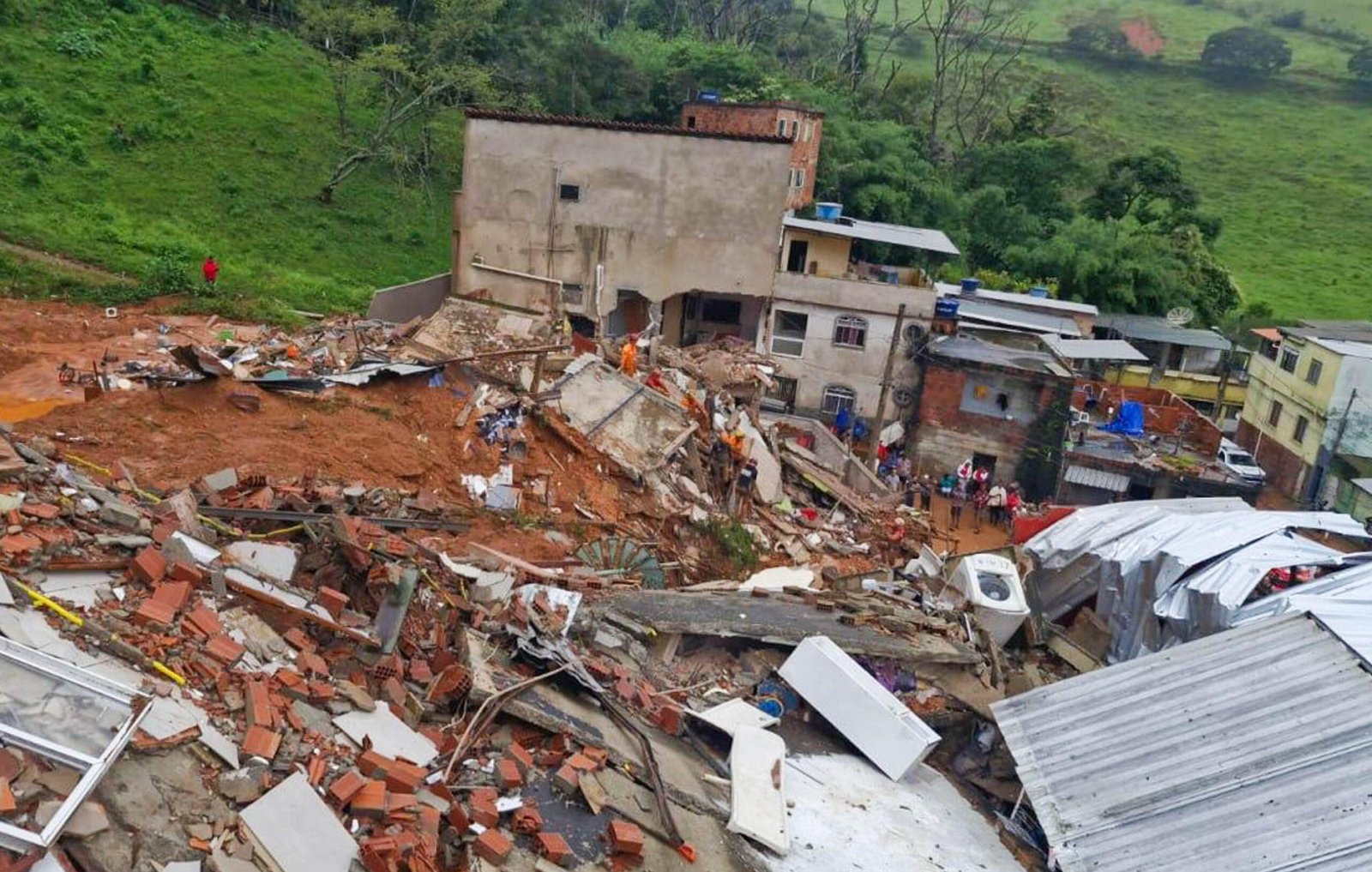 Veja quem são as vítimas em Juiz de Fora e Ubá identificadas até agora