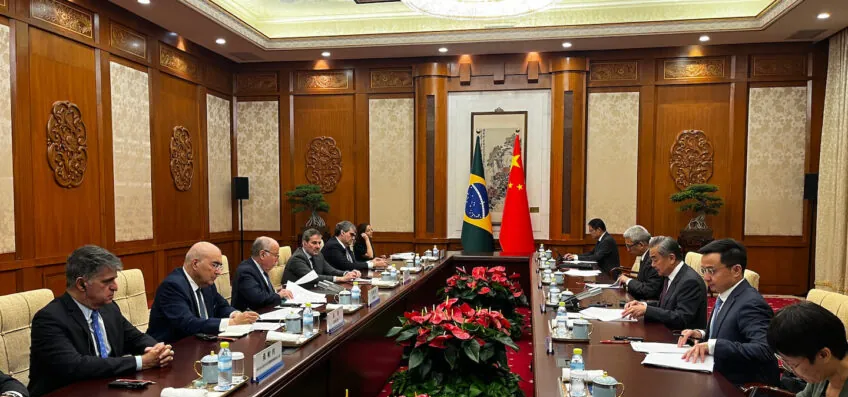 Mauro Vieira discute reforma da OMC com ministro chinês
