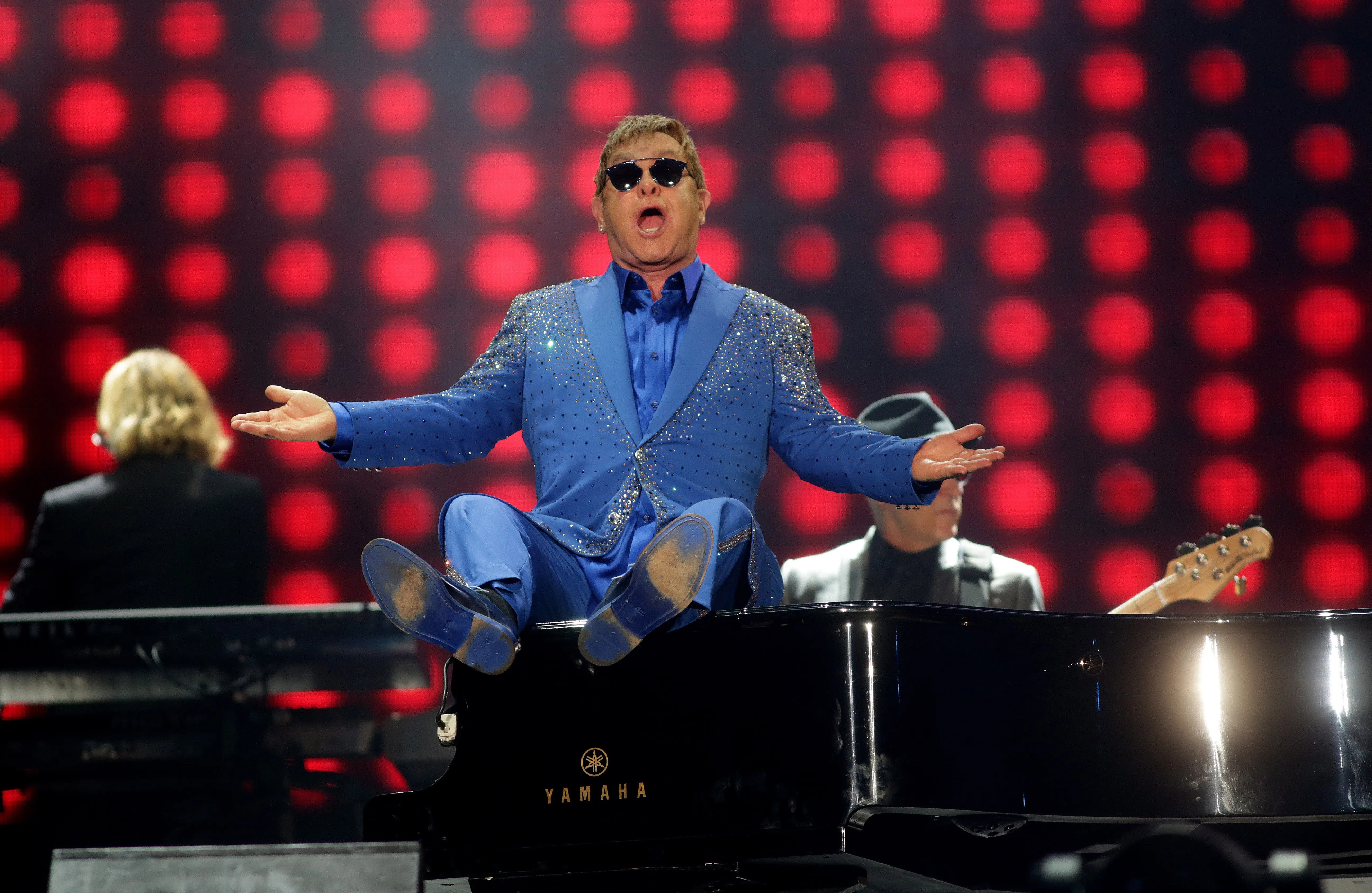 Elton John no Rock in Rio: relembre as duas passagens do artista pelo festival