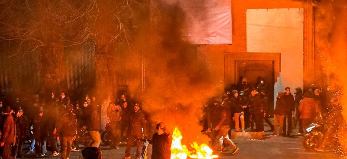 ‘Atire para matar’: os relatos da brutal repressão do regime aos protestos no Irã