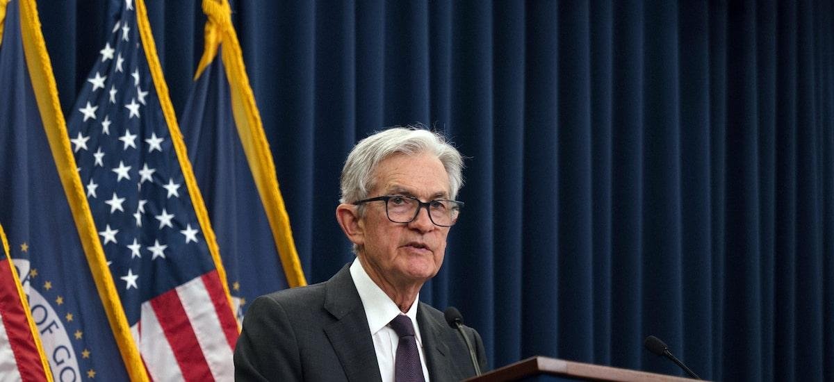 Juros nos EUA: BC americano interrompe corte nas taxas, apesar das pressões de Trump
