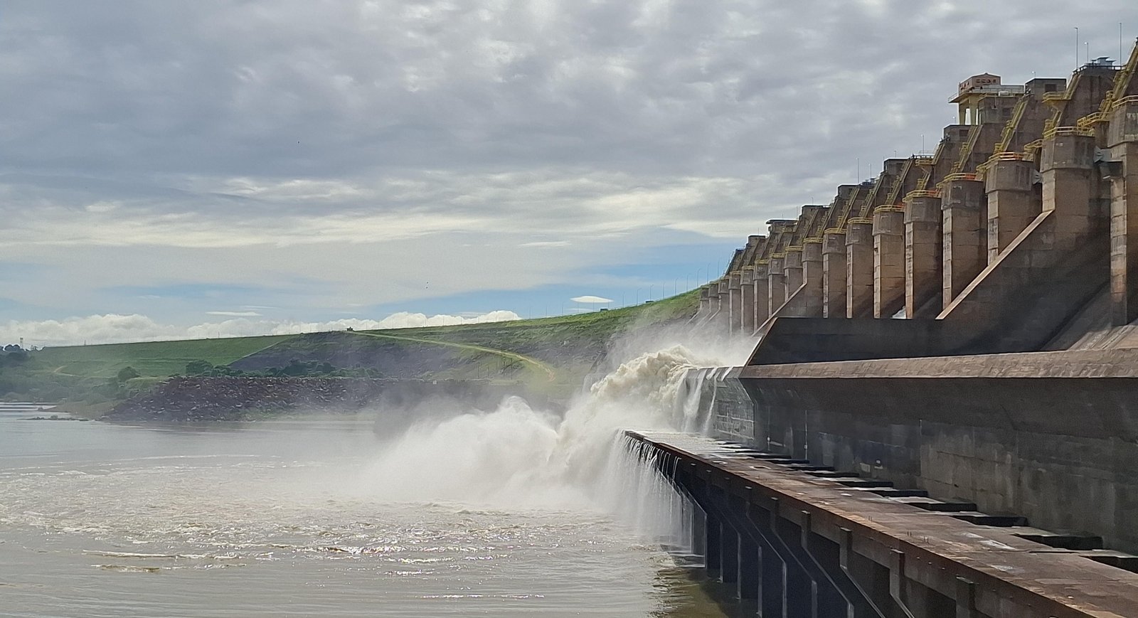 Imagens mostram abertura das comportas da usina de Tucuruí no PA | G1
