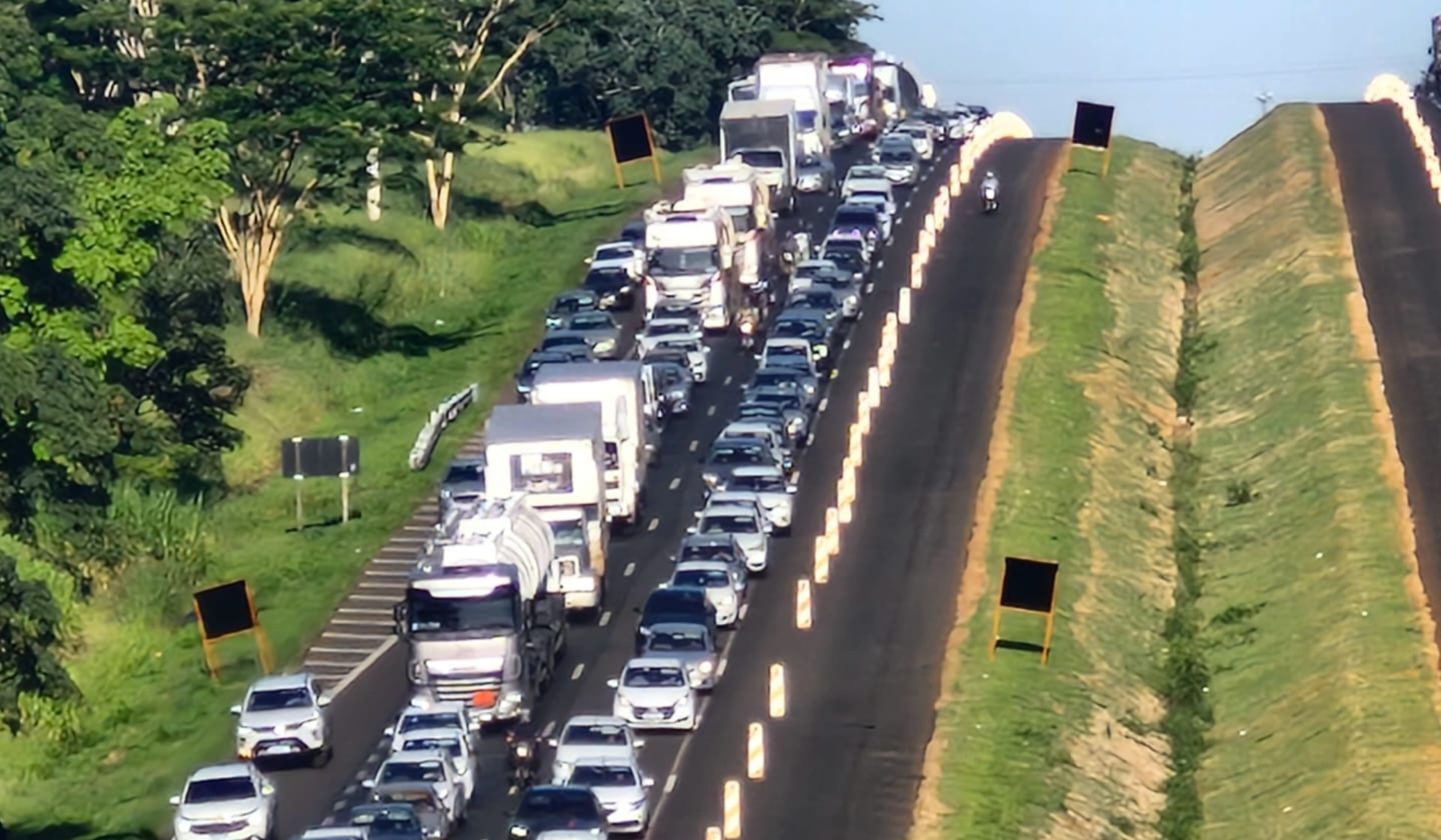 Obras na Rodovia Washington Luís provocam congestionamento de 8 km | G1