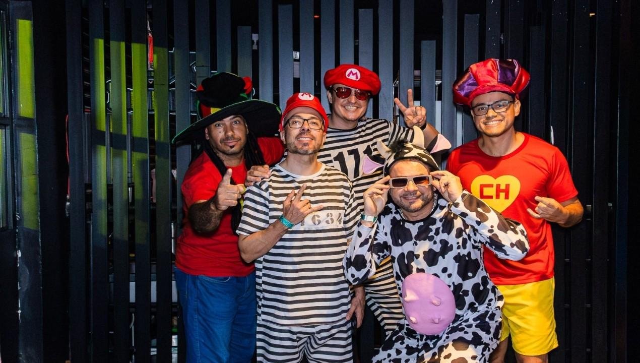 Cover do Mamonas busca honrar legado com shows cheios de referências | G1