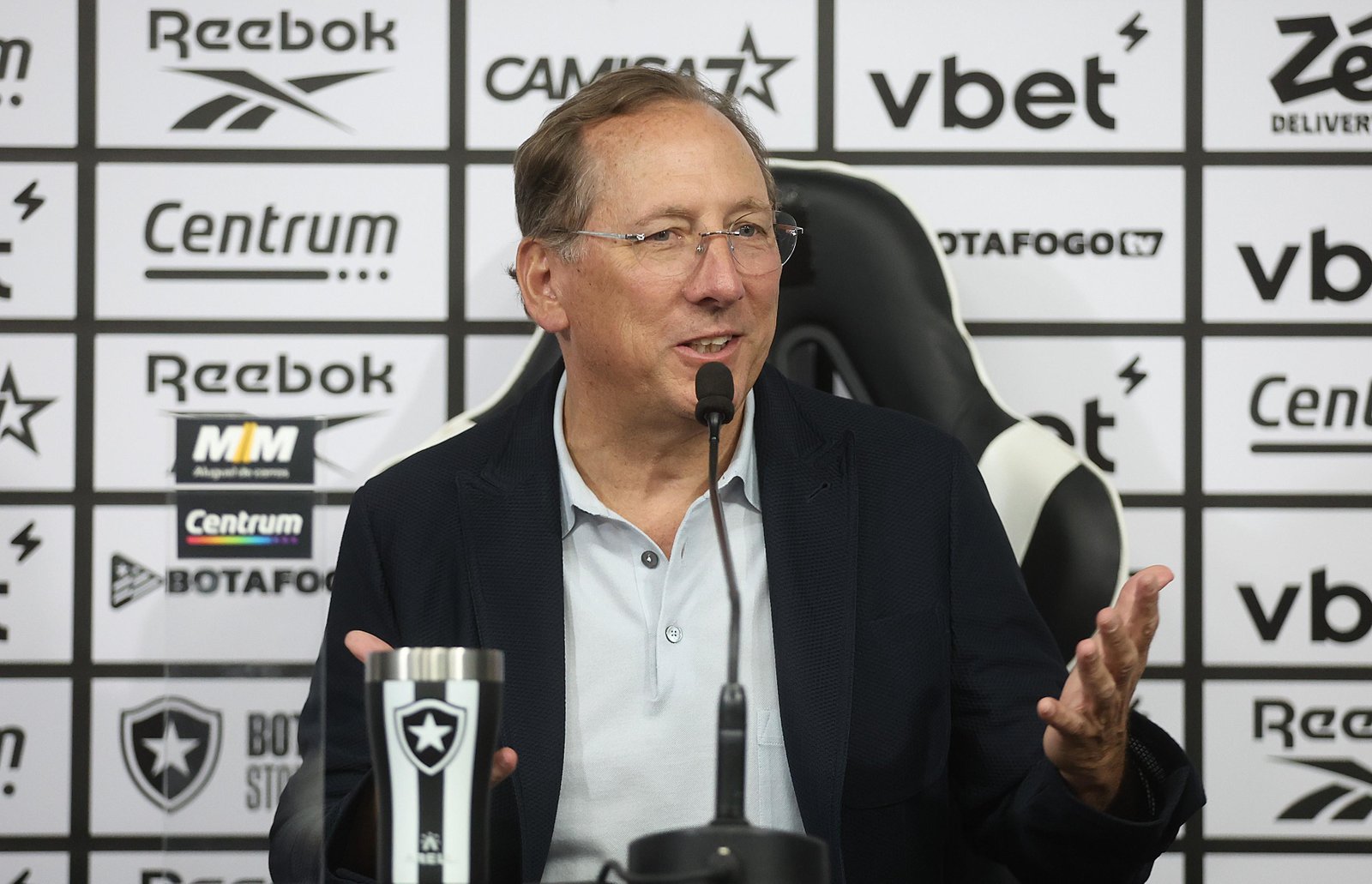 Clube da holding de John Textor, dono da SAF do Botafogo, é punido com perda de pontos na Bélgica por não pagamento de dívidas