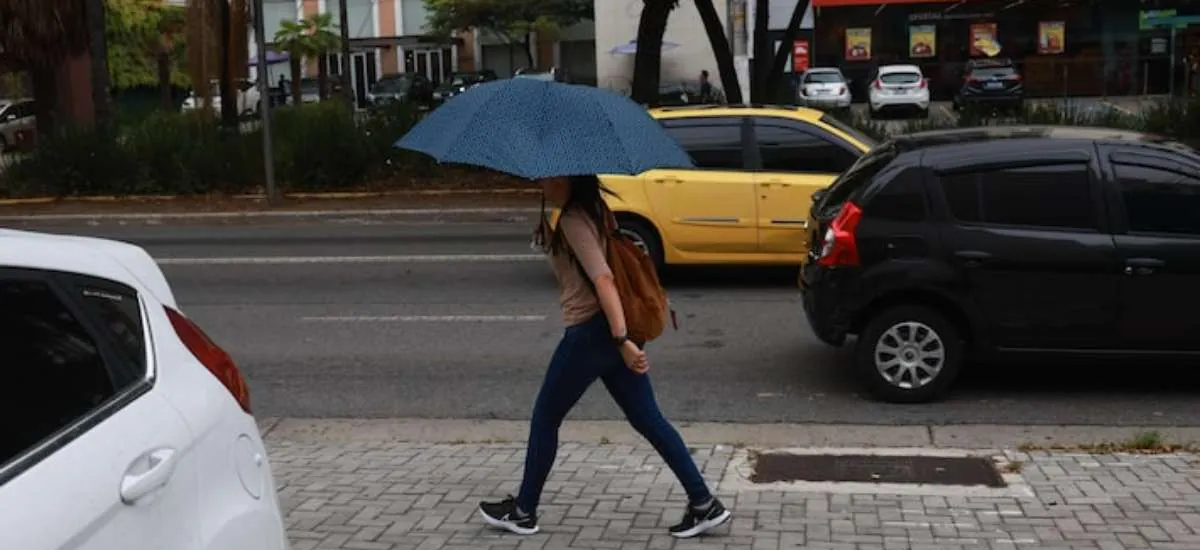 Avanço de frente fria muda o tempo em São Paulo e mantém alerta para temporais no Sul; saiba quando