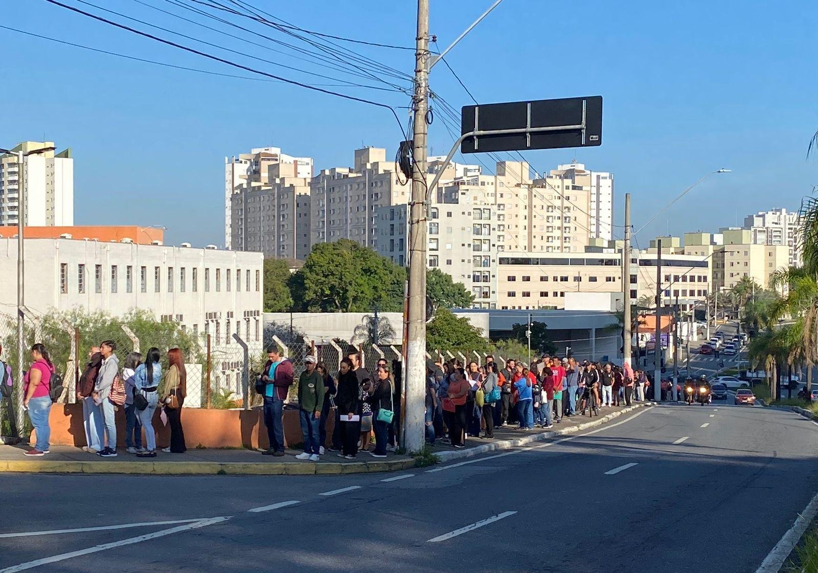 Criação de empregos formais cai 27% em janeiro, aponta Caged | G1