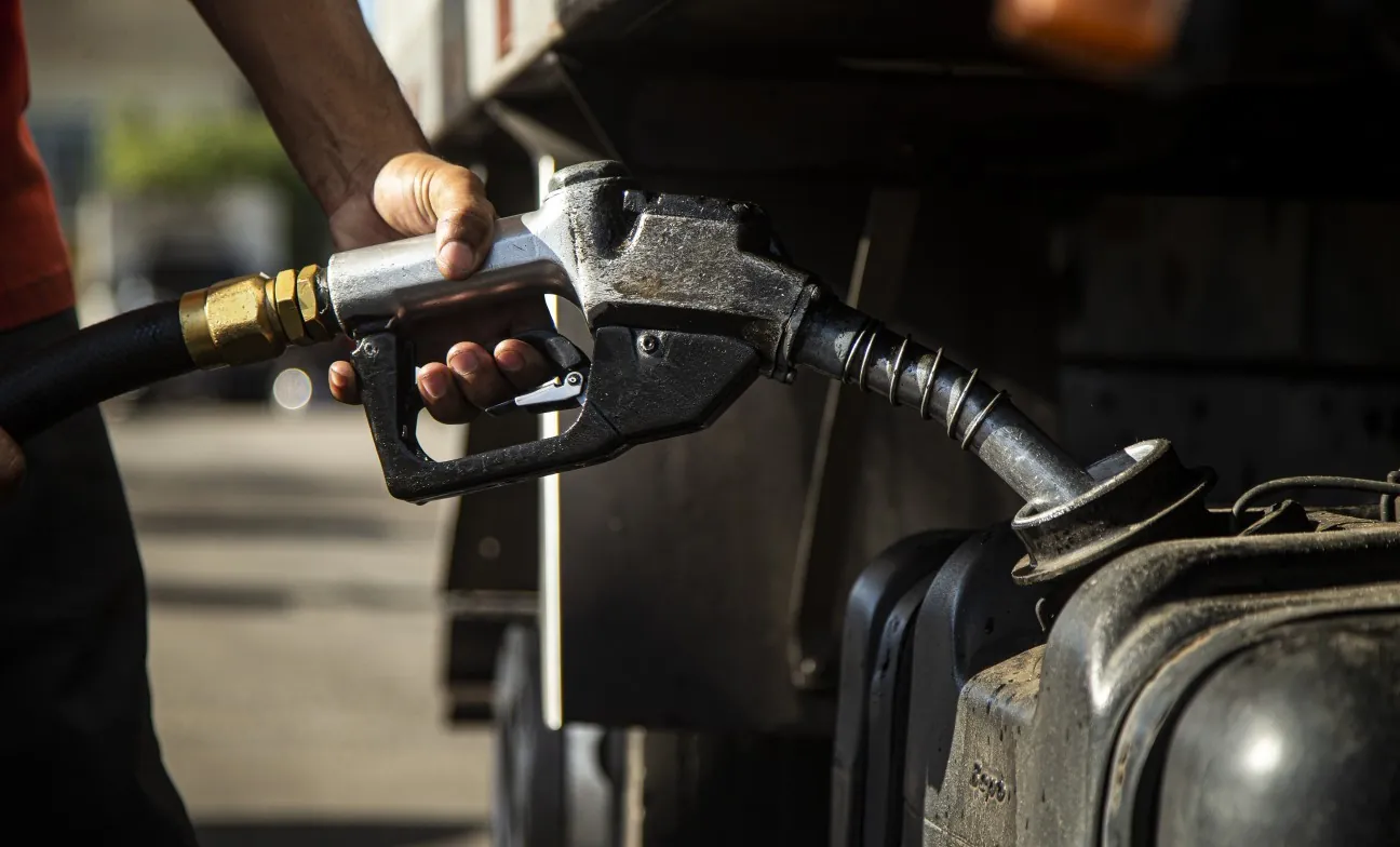 Governo afirma que abastecimento de diesel está garantido até abril
