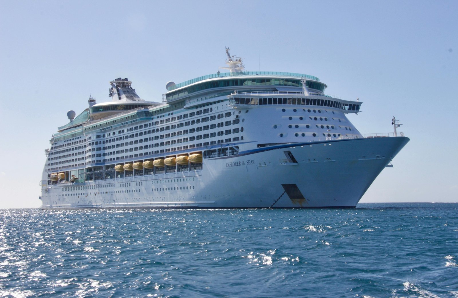 Surto de virose atinge cruzeiro de luxo na Europa e deixa cerca de 200 passageiros doentes