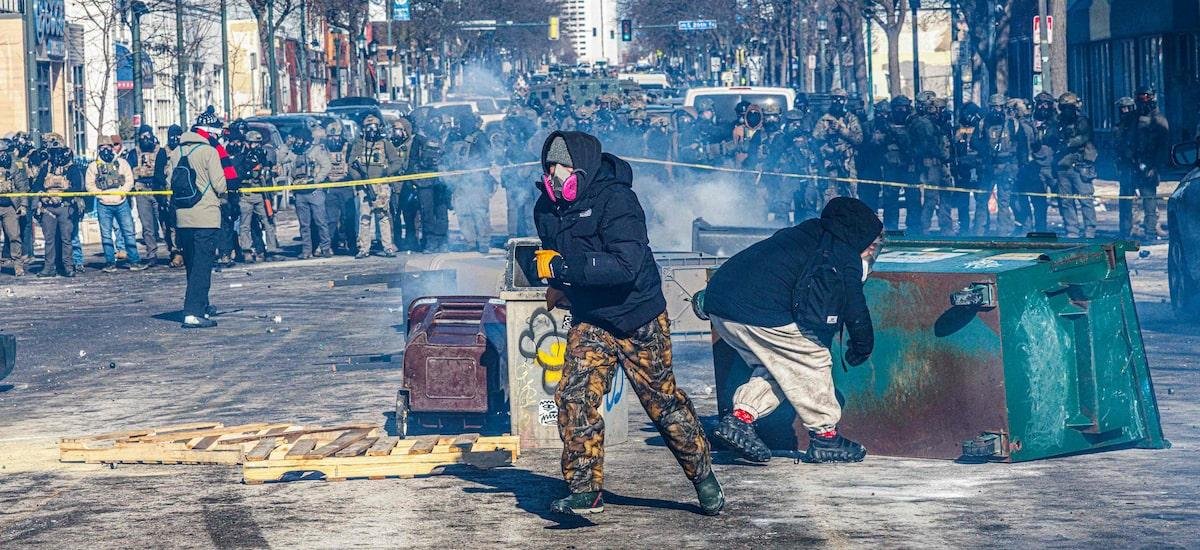 Trump defende ação de agentes de imigração que resultou na morte de um homem em Minneapolis