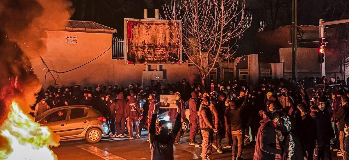 Por que os iranianos estão nas ruas? Veja o que se sabe sobre a onda de protestos no país