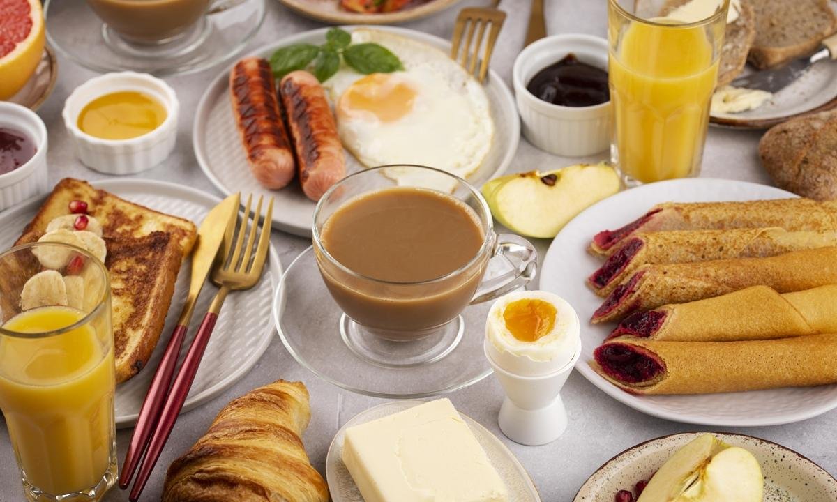 Psiquiatra lista o que não comer de manhã para manter a saúde mental