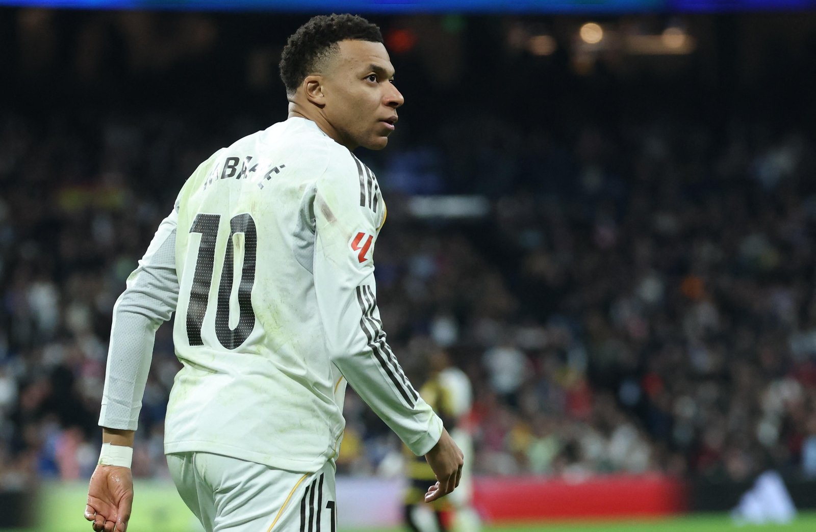 Insatisfeito com tratamento no Real Madrid, Mbappé vai se consultar com especialistas em joelho na França