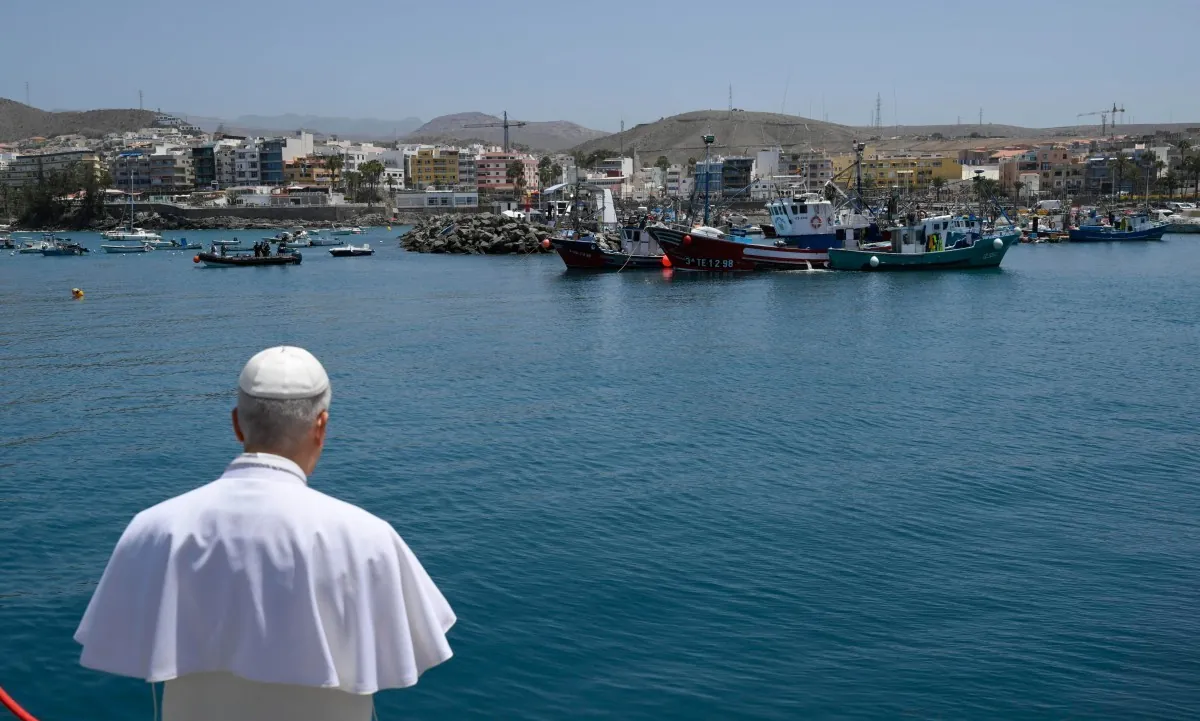 Papa Leão XIV denuncia a 'indiferença' com os imigrantes em ato simbólico nas Canárias, onde 1.200 morreram ou desapareceram