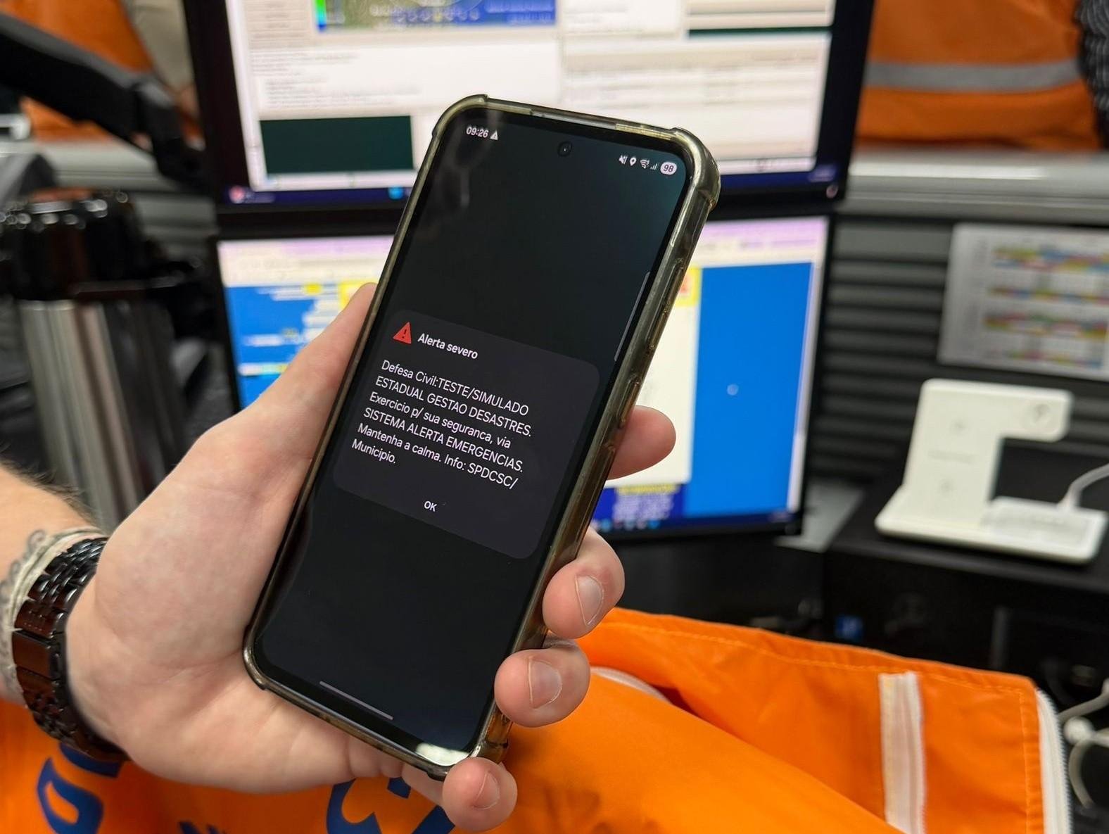 Simulado de desastres em SC: celulares recebem alerta simultâneo | G1