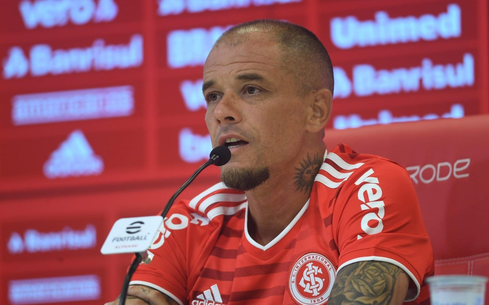 Inter anuncia saída de D'Alessandro por reorganização e questões pessoais