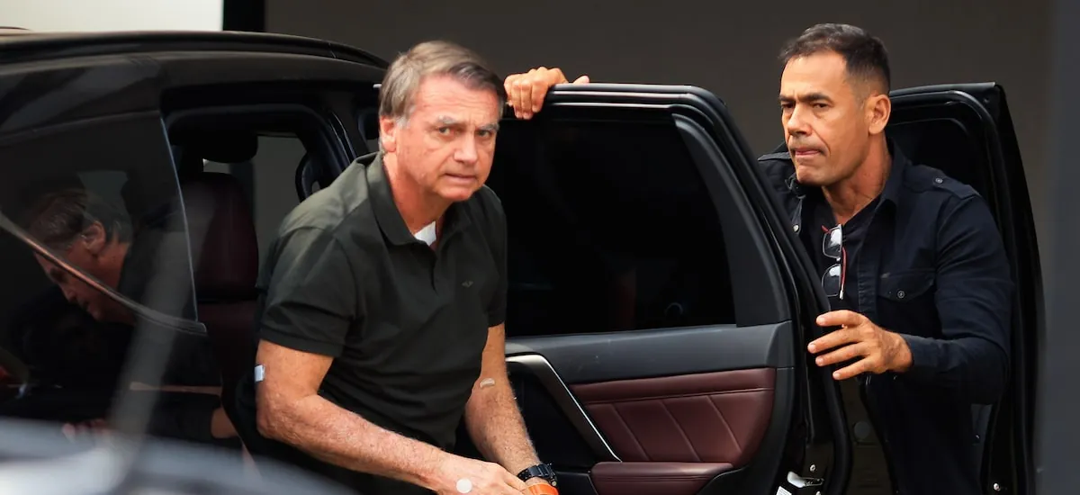 Bolsonaro é levado para o hospital em Brasília com calafrios e vômitos