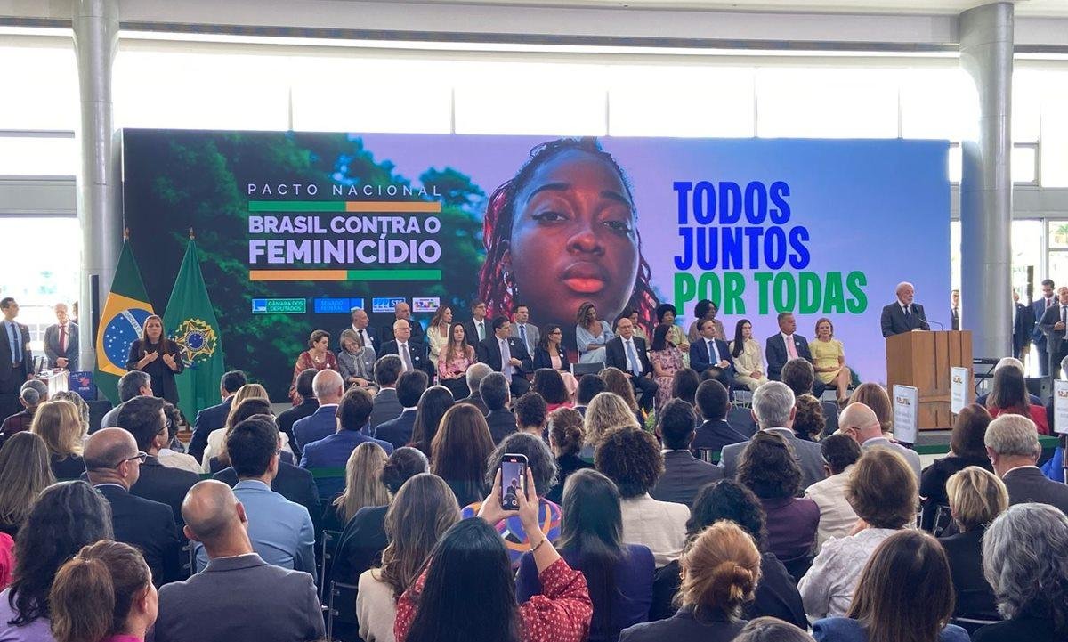 Planalto escanteia ministra das Mulheres em ato contra feminicídio