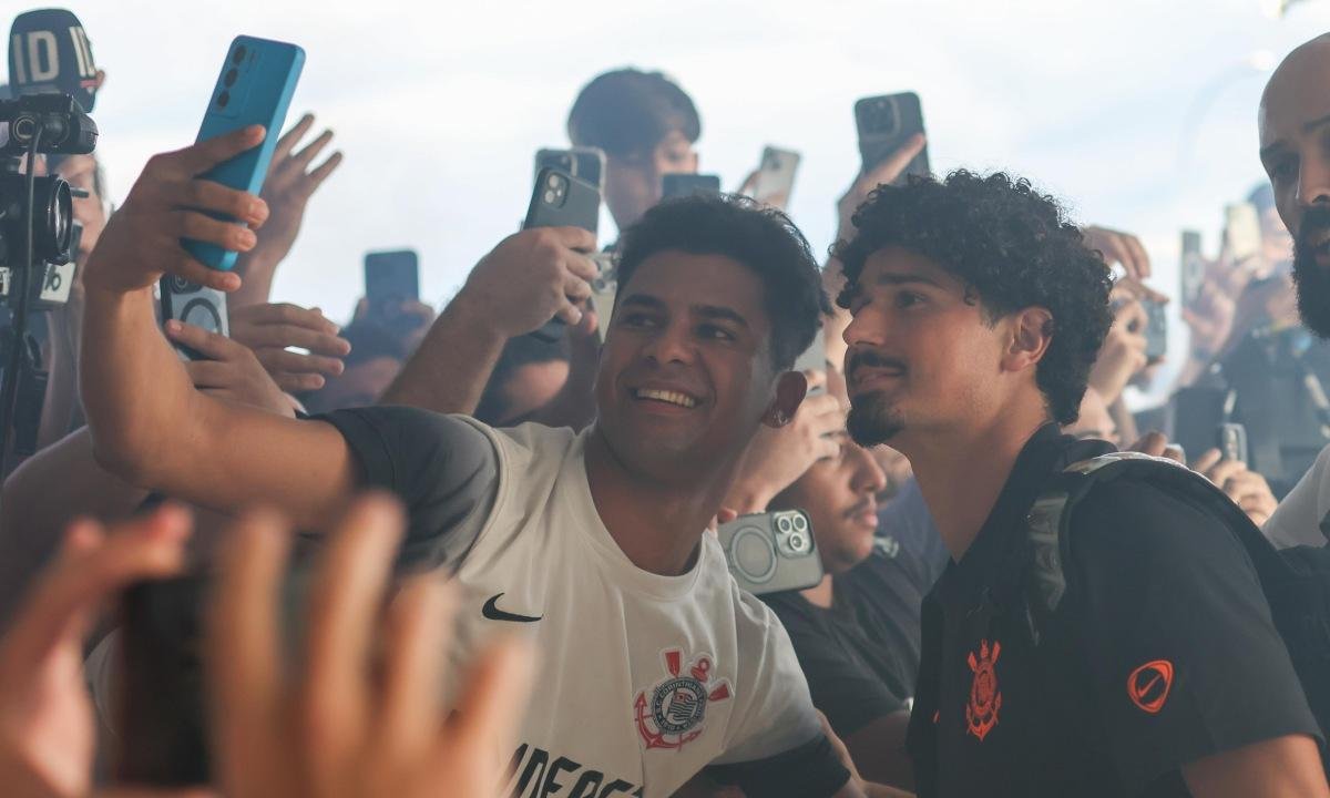 Corinthians desembarca no DF para a Supercopa com festa da torcida