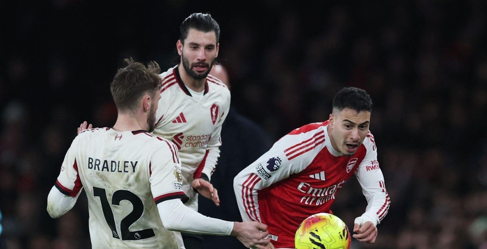 Martinelli pede desculpas por empurrar jogador do Liverpool machucado