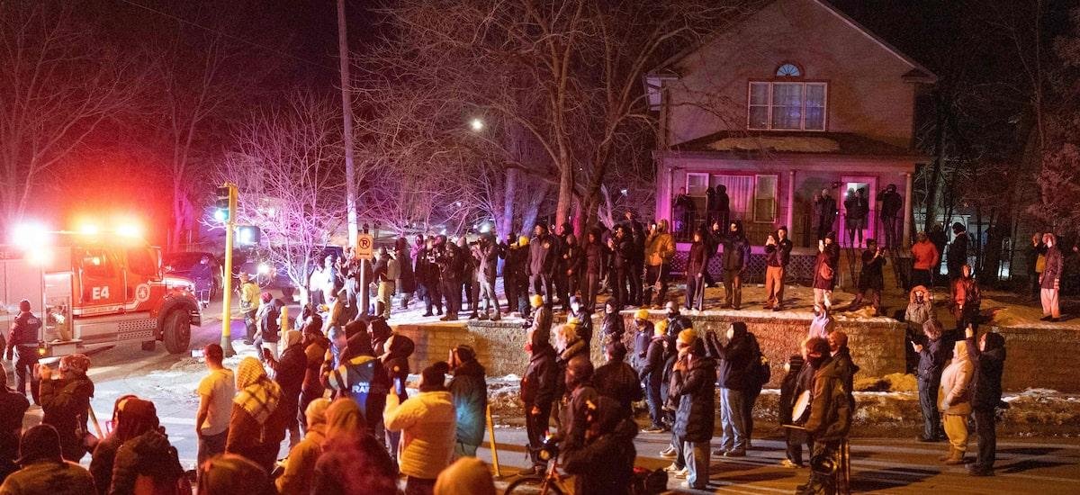 Ação contra imigrantes em Minneapolis provoca novo confronto; Trump promete usar a força