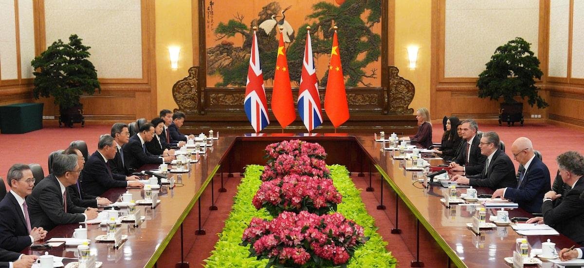 Starmer e Xi Jinping defendem aproximação entre Reino Unido e China diante das turbulências mundiais