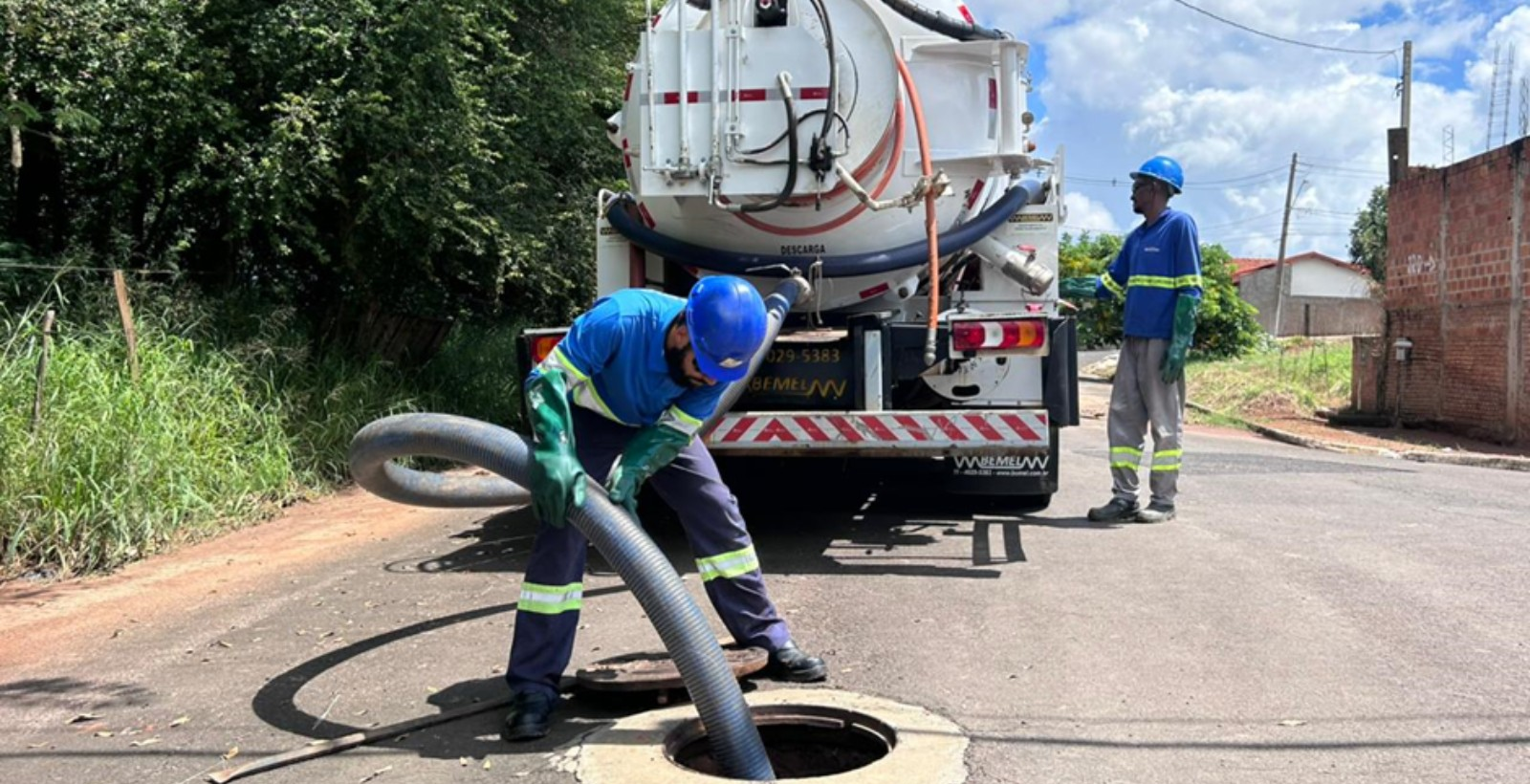 Lixo e água de chuva na rede de esgoto aumentam risco de sobrecarga | G1