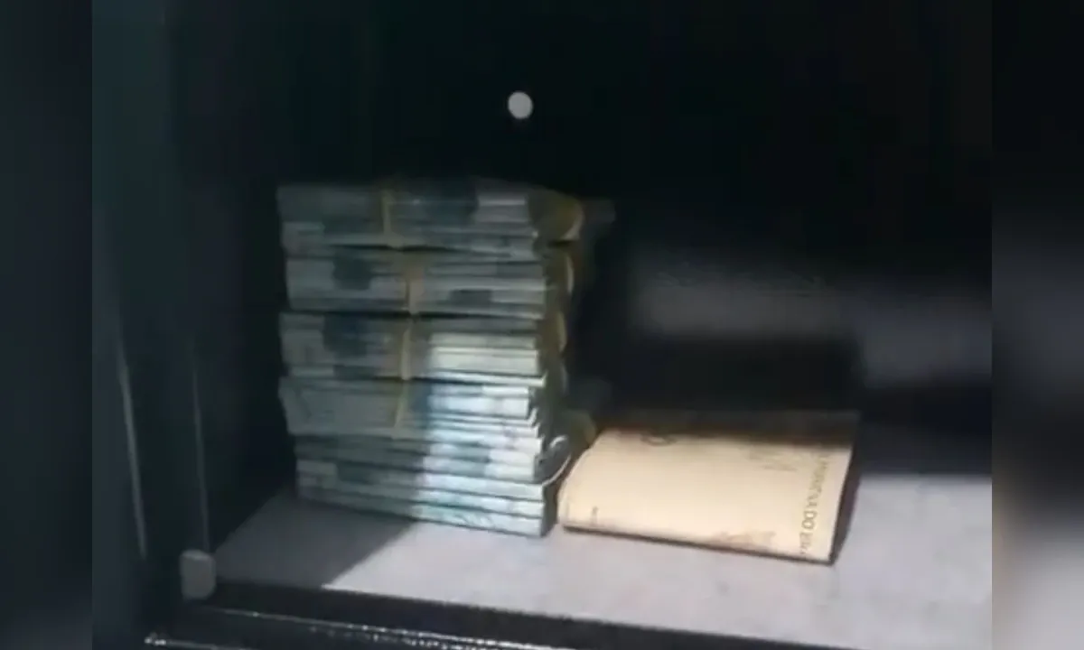 Cofre com pilhas de dinheiro é apreendido com “falso advogado”