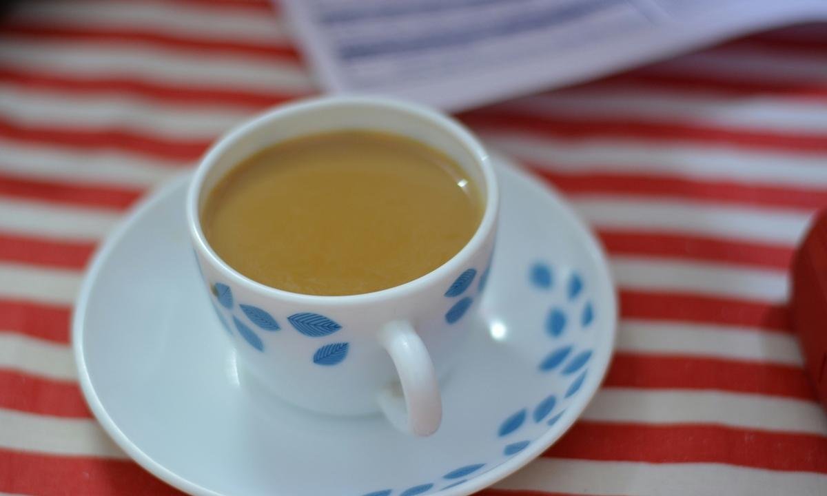 Chá de casca de fruta comum é um aliado natural para noites melhores