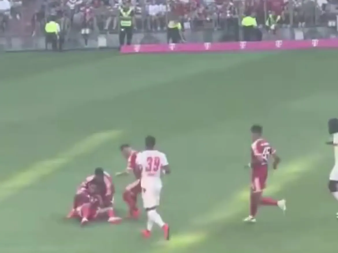 Musiala sofre mal-estar e desmaia durante amistoso entre Bayern e RB Leipzig
