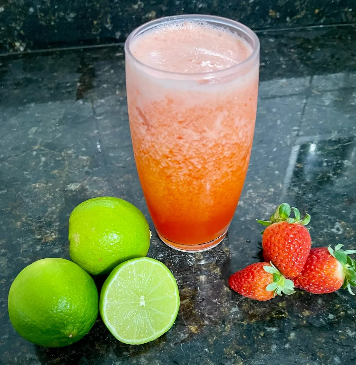 Por que colocar morango na limonada aumenta os benefícios do suco?