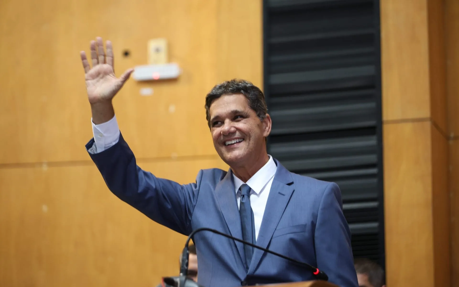 Quaest no ES: Ricardo Ferraço lidera com 35% e Pazolini tem 28%