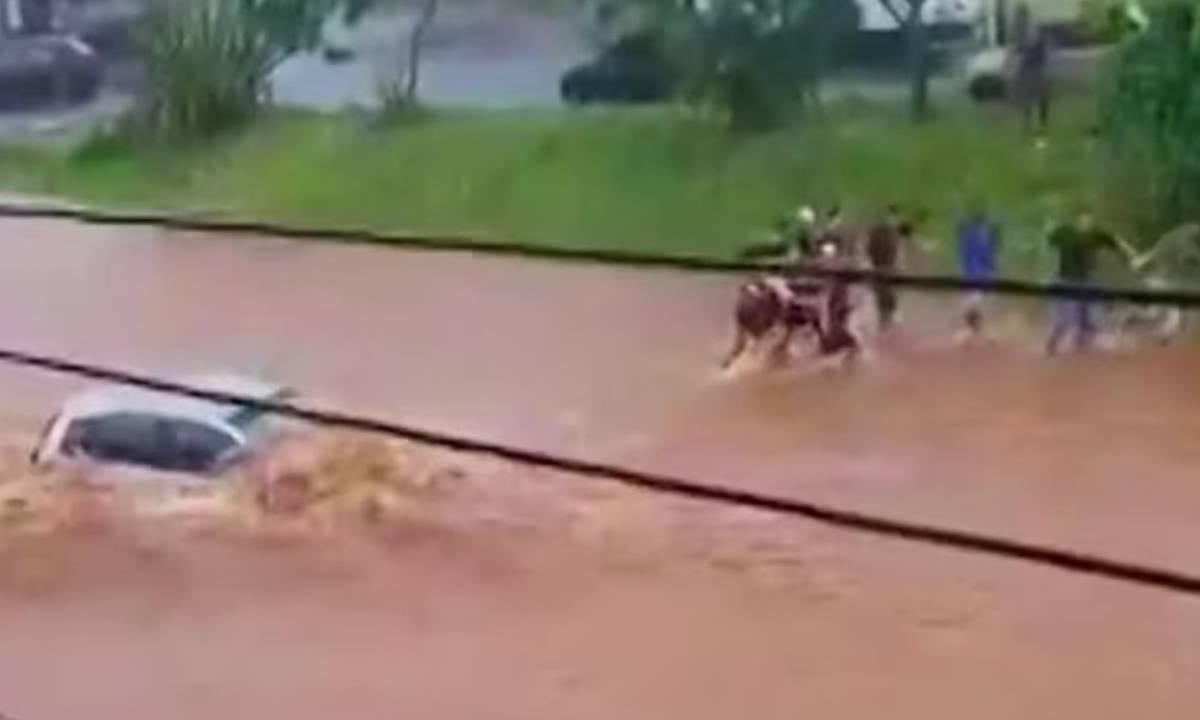 Chuva e ventos em SP causam inundações, desabamentos e estragos. Veja