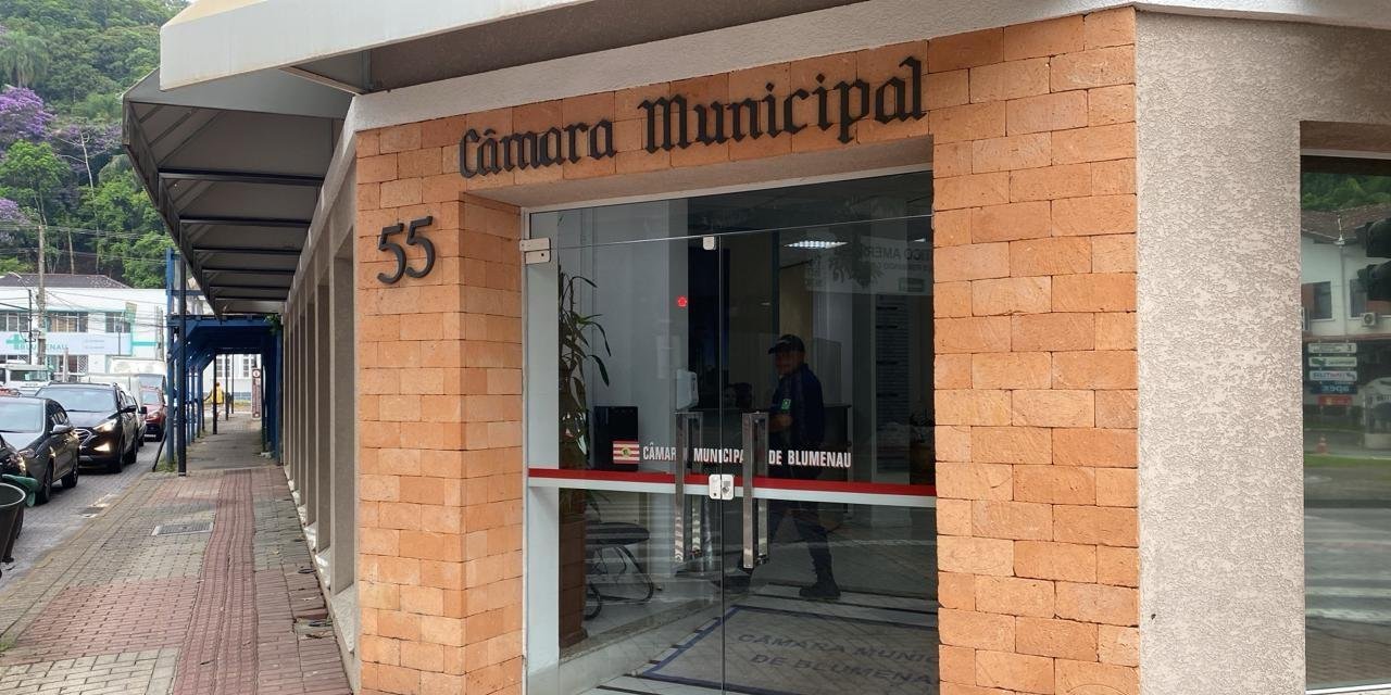 Câmara de Blumenau é alvo de operação contra rachadinha | G1
