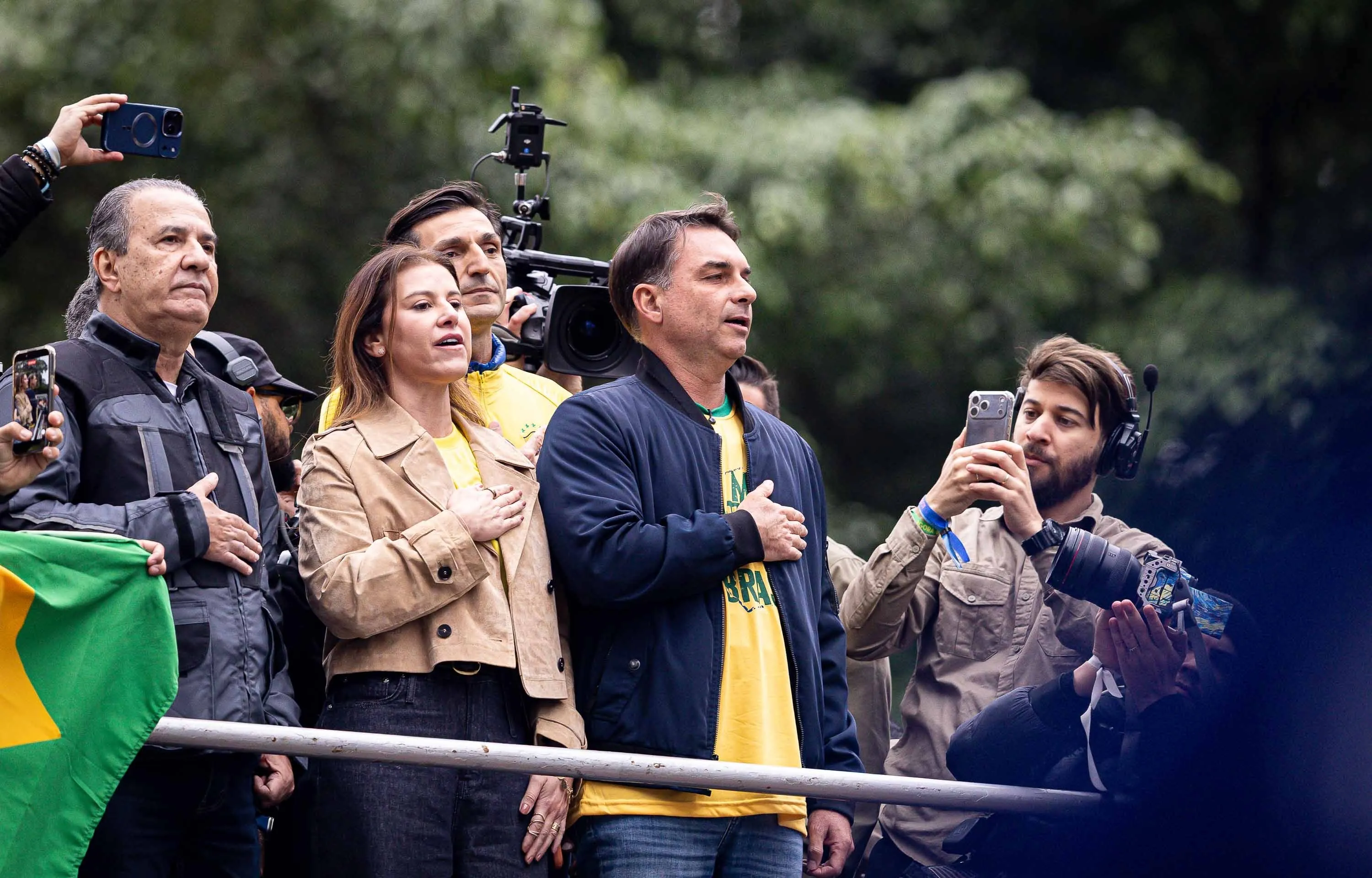 No ápice, ato com Flávio Bolsonaro reúne 28,5 mil pessoas na Paulista, aponta metodologia da USP