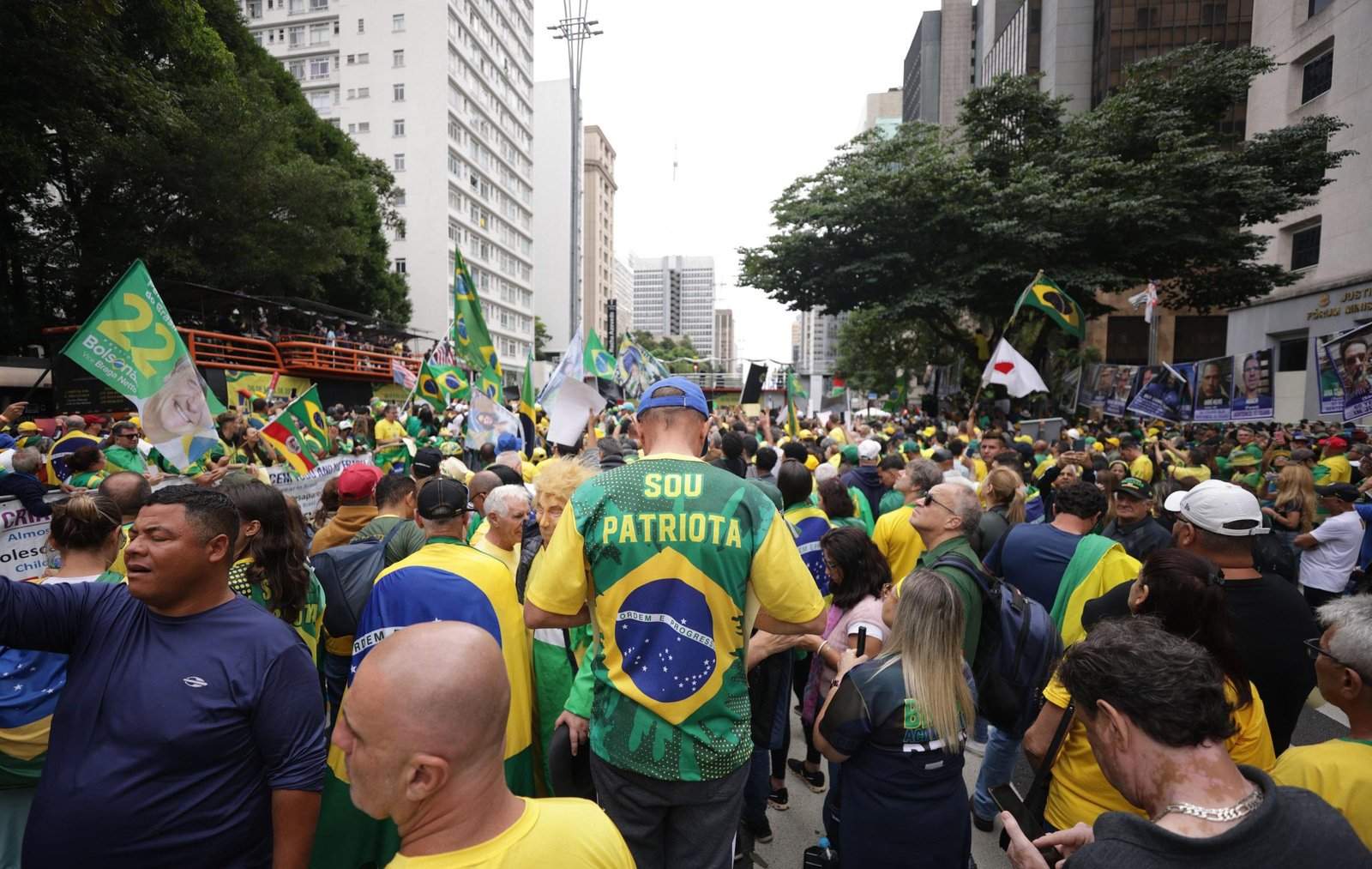 Com Flávio pré-candidato, bolsonaristas vão às ruas rachados sobre STF