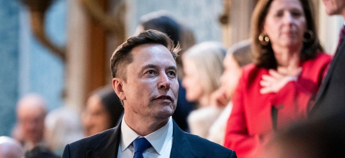 Musk funde SpaceX com sua startup de IA e cria empresa privada mais valiosa do mundo